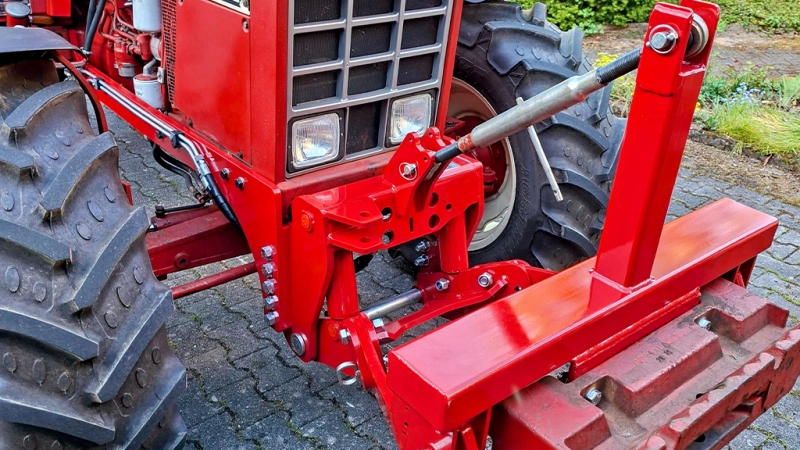 UNIVERZALNI KIT PREDNJA ČELNA HIDRAVLIKA 2KAT ZA TRAKTOR 1500kg RDEČA (RAL-3000)