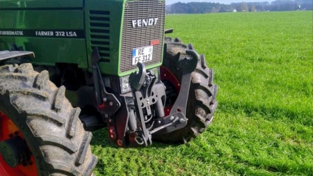 ELEVADOR FRONTAL UNIVERSAL PARA TRACTOR CAT. 2 1500KG
