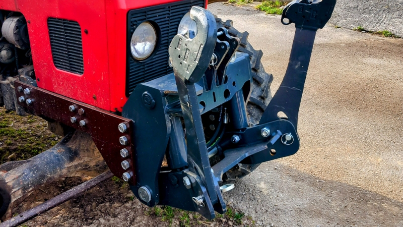 ELEVADOR FRONTAL UNIVERSAL PARA TRACTOR CAT. 2 1500KG
